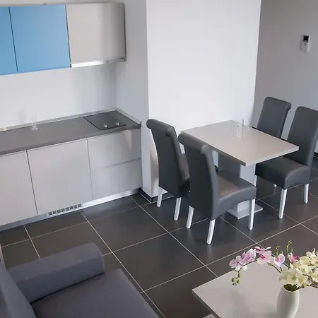 Whitehouse Apartments Makarska