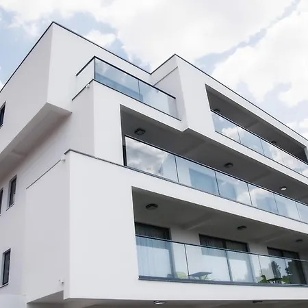 Apartament Whitehouse Apartments *