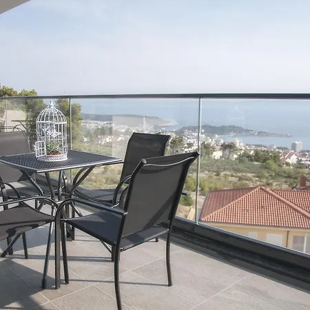 Whitehouse Apartments Makarska