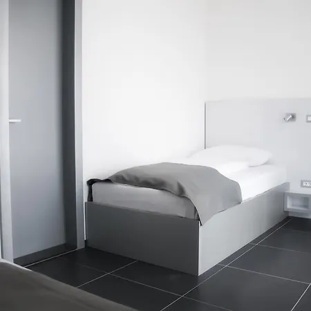 Whitehouse Apartment