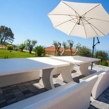 Whitehouse Apartments Apartament *