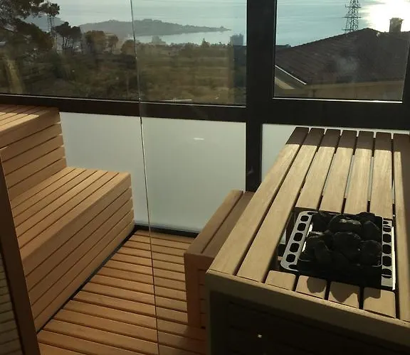 Whitehouse Apartament