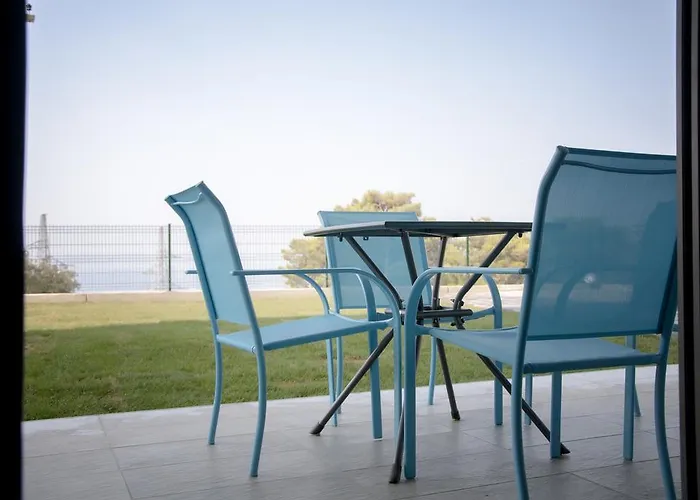 Whitehouse Apartament *