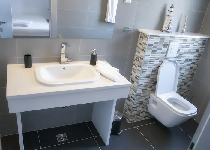 Whitehouse Apartament *