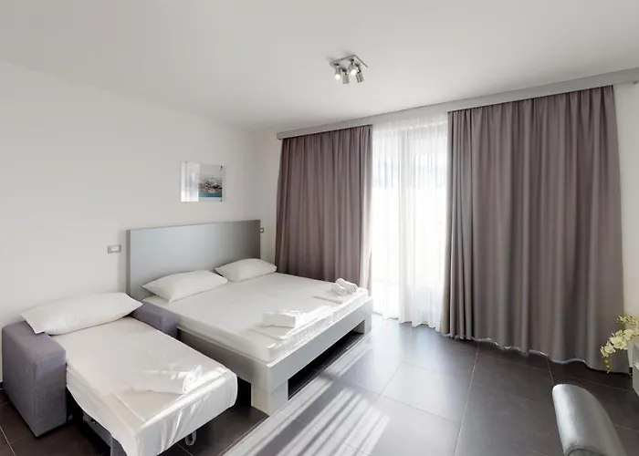 Whitehouse Apartament *