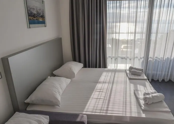 Whitehouse Apartament *