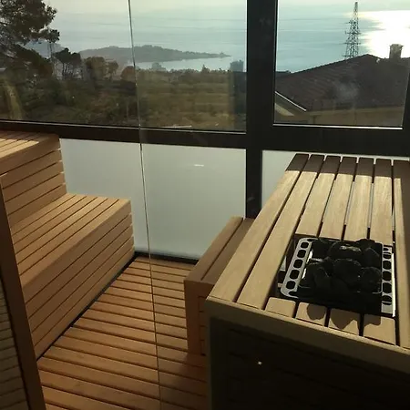 Whitehouse Lejlighed